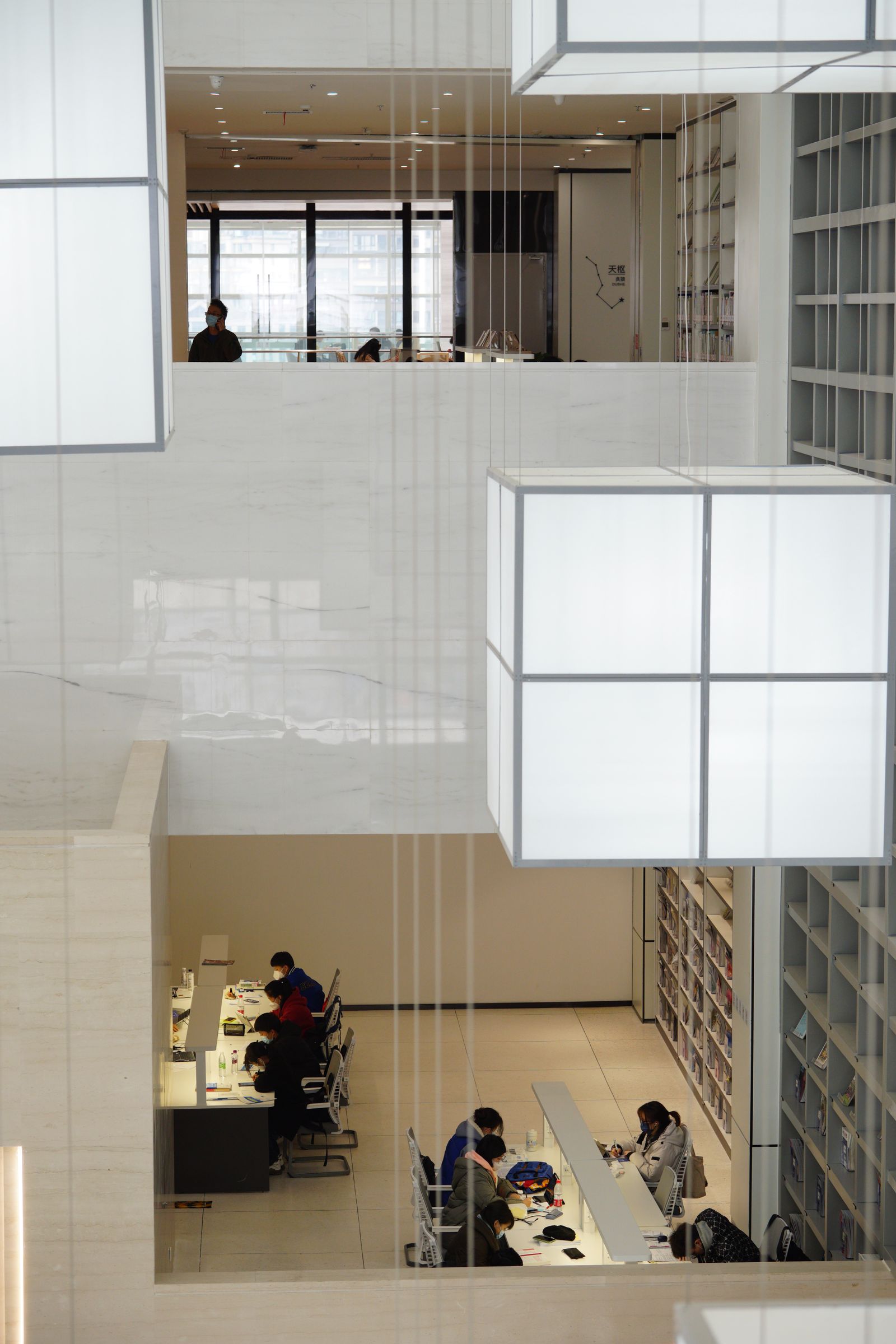 Interior moderno de oficinas corporativas